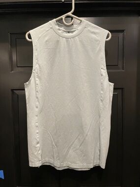 Alphalete Men's Sleeveless Tank in Light Gray